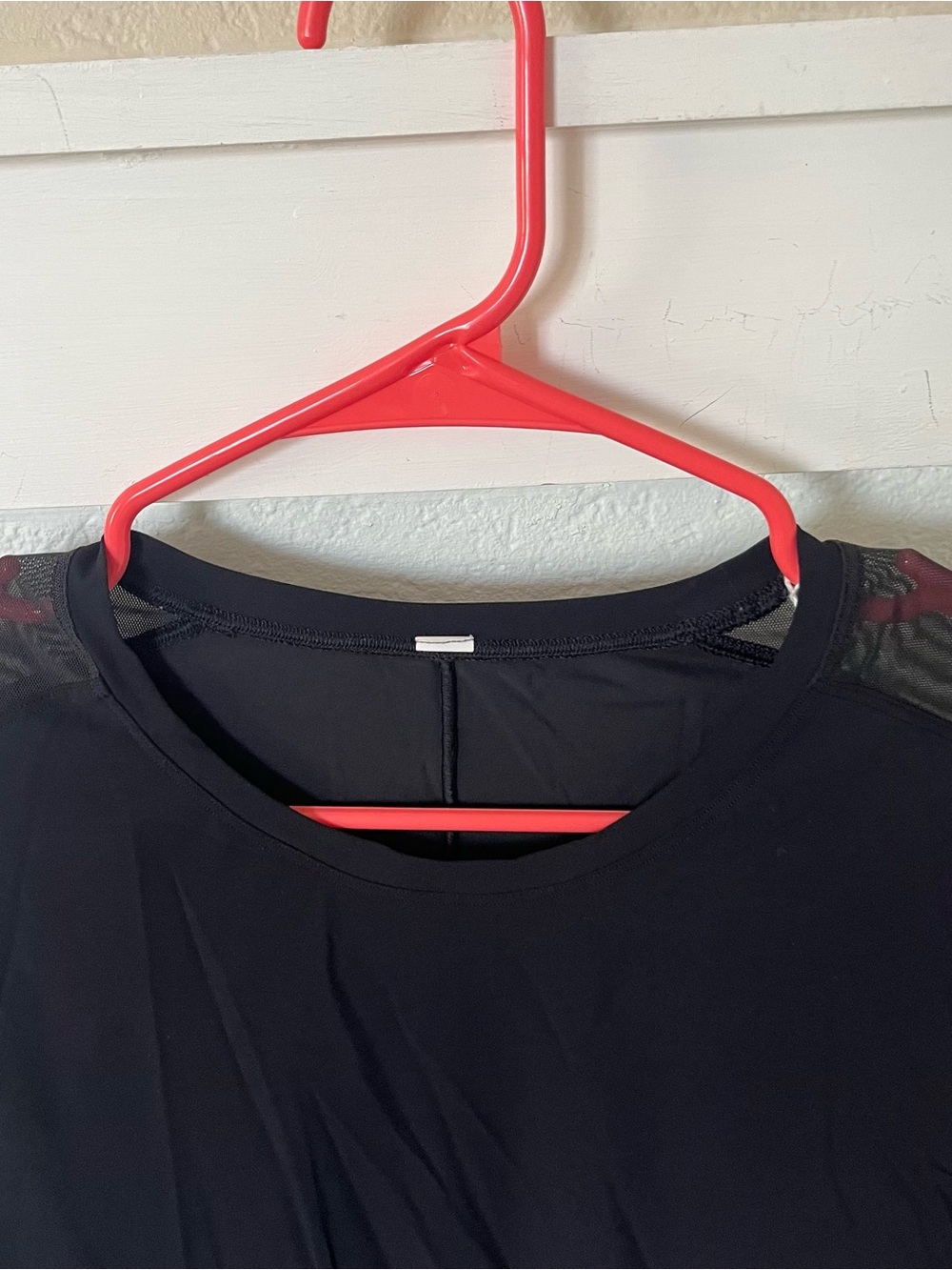 Lululemon Athletica Women's 4 Cropped Workout Long Sleeve Shirt. - Picture 2 of 6